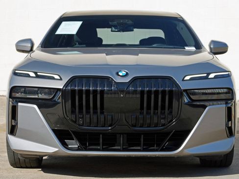 Used 2023 BMW 740i RWD image 7