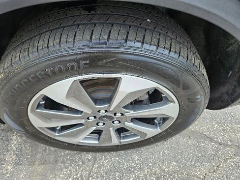 Certified 2025 Ford Escape Platinum w/ Class II Trailer Tow Package AWD/4WD image 9