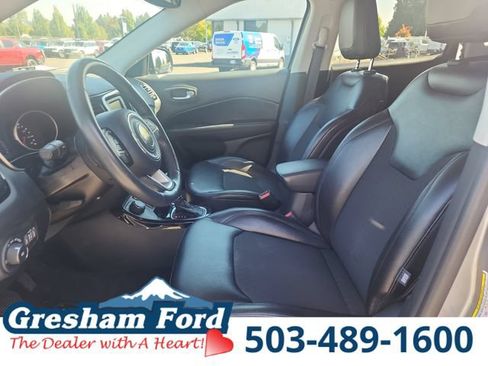 Used 2018 Jeep Compass Latitude AWD/4WD image 17