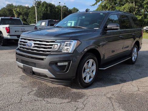 Used 2018 Ford Expedition XLT w/ Equipment Group 202A RWD image 8