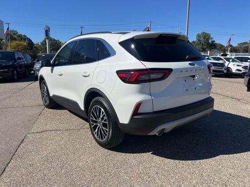 Used 2025 Ford Escape SE image 6