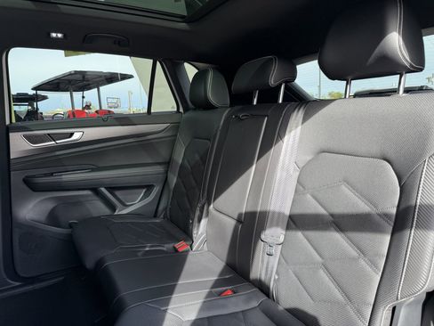 Used 2024 Volkswagen Atlas Cross Sport SE w/ Panoramic Sunroof Package image 35