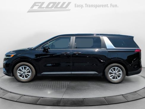Used 2024 Kia Carnival LX FWD image 5
