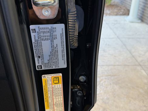 Used 2023 GMC Yukon XL SLT w/ SLT Luxury Package image 38