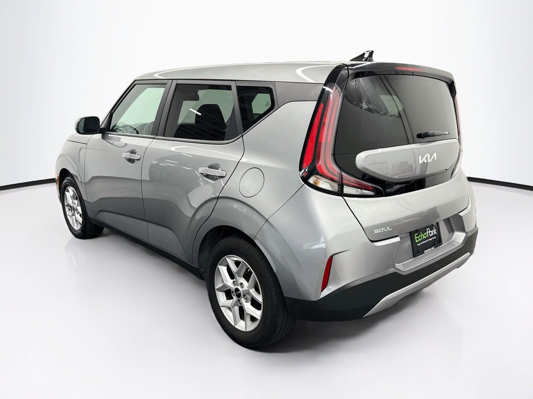 Used 2025 Kia Soul LX w/ LX Technology Package FWD image 5
