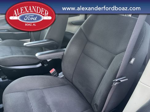 Used 2020 Dodge Grand Caravan SE w/ UConnect Hands-Free Group image 10