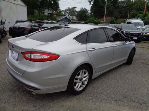 Used 2016 Ford Fusion SE FWD image 19
