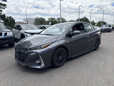 Used 2017 Toyota Prius Prime Advanced w/ Carpet Mat Package FWD image 3
