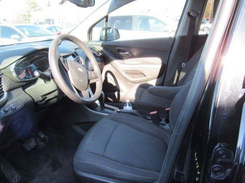Used 2017 Chevrolet Trax LT AWD/4WD image 9