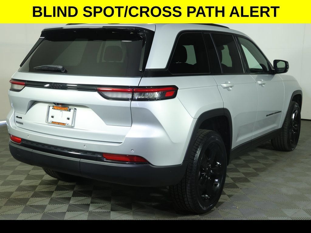 Used 2023 Jeep Grand Cherokee Altitude AWD/4WD image 11