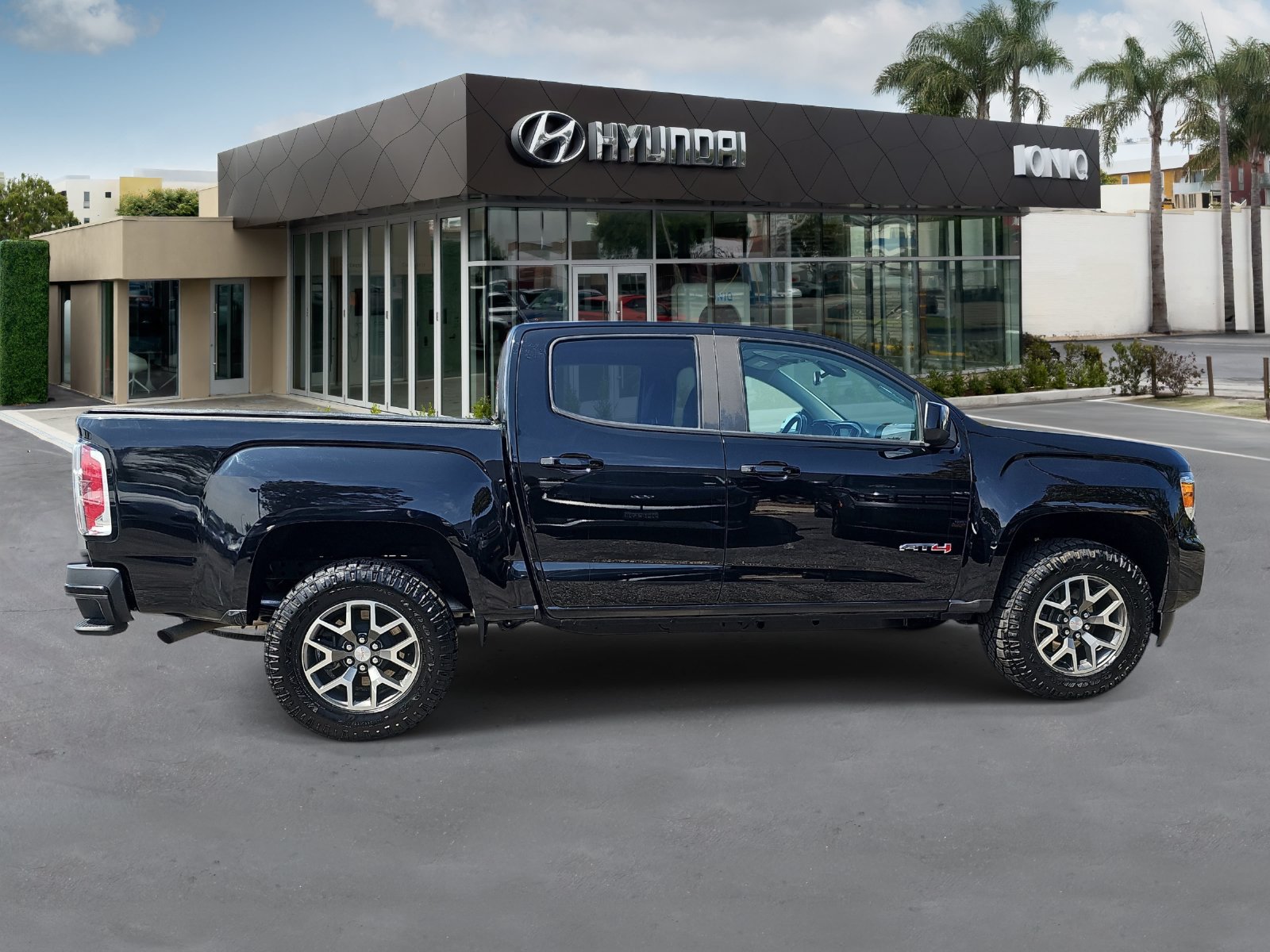 Used 2021 GMC Canyon AT4 w/ Trailering Package AWD/4WD image 2