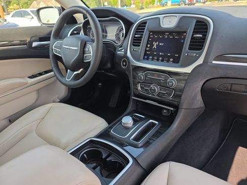 Used 2022 Chrysler 300 Touring L RWD image 16