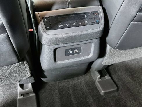 Used 2022 Nissan Pathfinder SL AWD/4WD image 25
