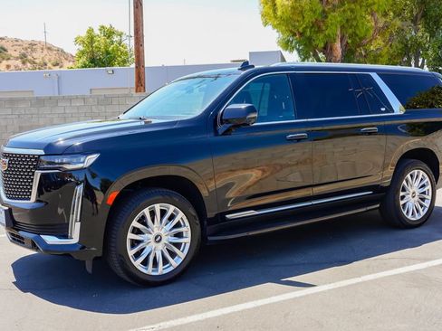 Used 2023 Cadillac Escalade ESV Luxury RWD image 3