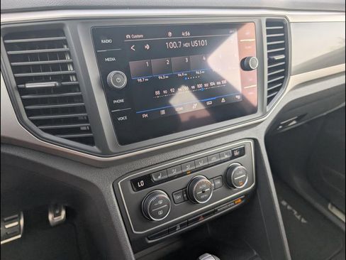 Used 2021 Volkswagen Atlas Cross Sport SE w/ Panoramic Sunroof Package image 16