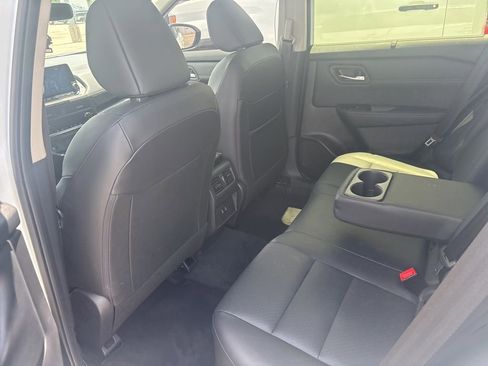 Used 2025 Nissan Rogue SV w/ SV Premium Package FWD image 8