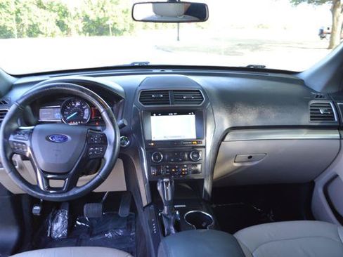 Used 2018 Ford Explorer XLT w/ Equipment Group 202A FWD image 13