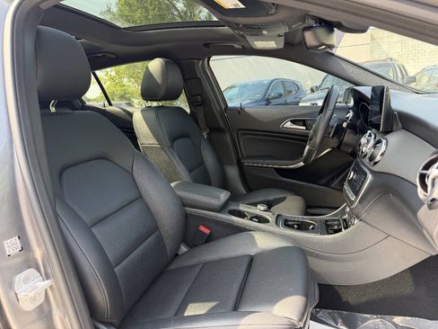 Used 2018 Mercedes-Benz GLA 250 4MATIC w/ Premium Package image 12
