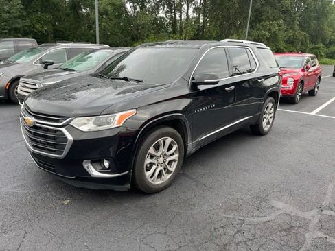 Used 2020 Chevrolet Traverse Premier w/ LPO, Blackout Package AWD/4WD image 2