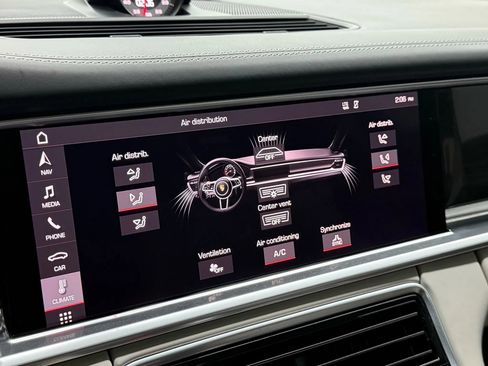Used 2018 Porsche Panamera 4S image 21