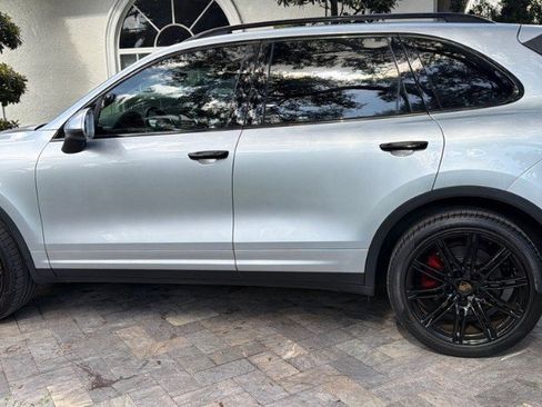 Used 2017 Porsche Cayenne Turbo w/ Sport Chrono Package image 5