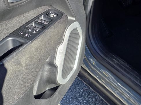 Used 2021 Jeep Renegade Latitude image 18