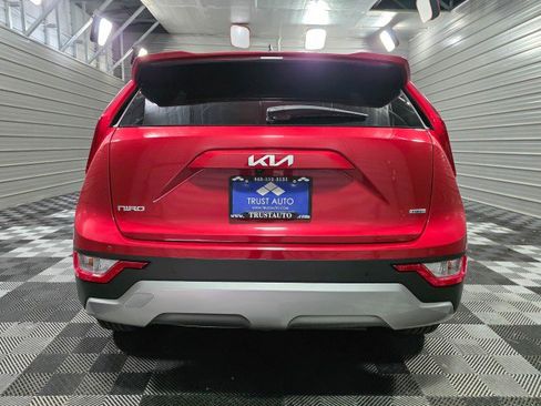 Used 2024 Kia Niro EX image 6
