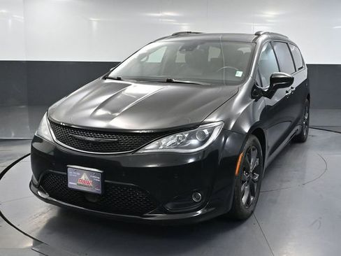 Used 2019 Chrysler Pacifica Touring-L Plus w/ Advanced Safetytec Group FWD image 12