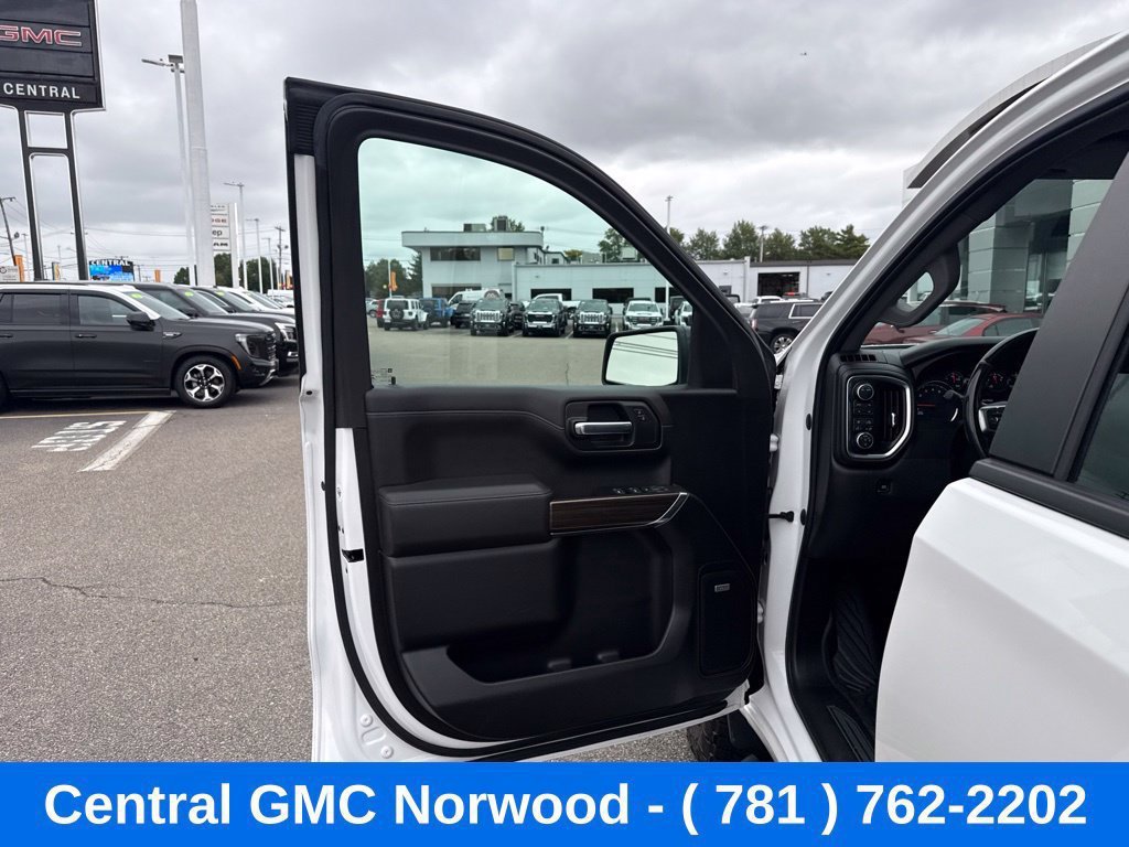 Used 2022 Chevrolet Silverado 1500 LT Trail Boss w/ LT Trail Boss Premium Package AWD/4WD image 11