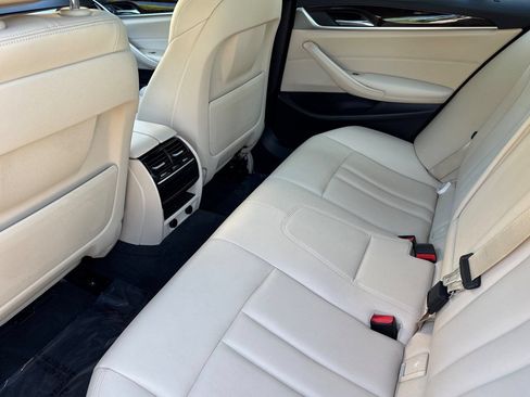 Used 2019 BMW 530e w/ Premium Package RWD image 13