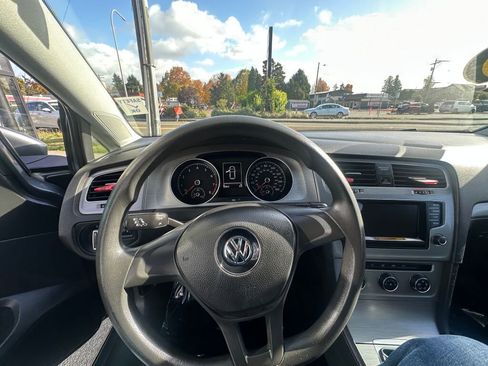 Used 2015 Volkswagen Golf Launch Edition image 19