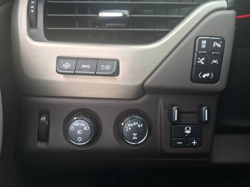 Used 2020 GMC Yukon XL Denali w/ Open Road Package image 18