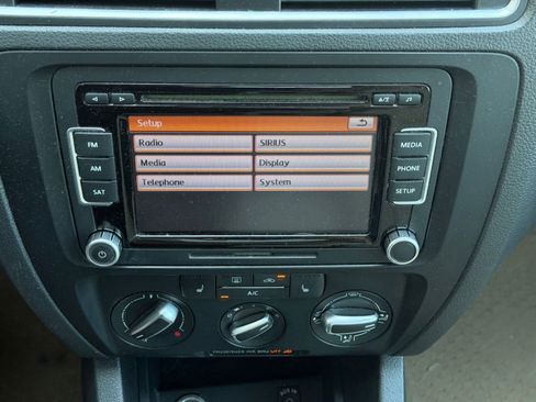 Used 2012 Volkswagen Jetta SE FWD image 18