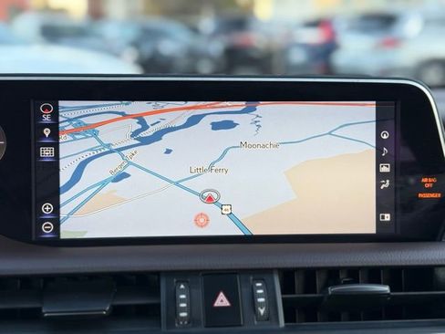 Used 2019 Lexus ES 300h w/ Luxury Package image 37