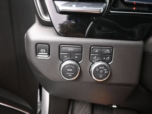 Used 2025 GMC Sierra 1500 SLT w/ SLT Premium Package AWD/4WD image 19