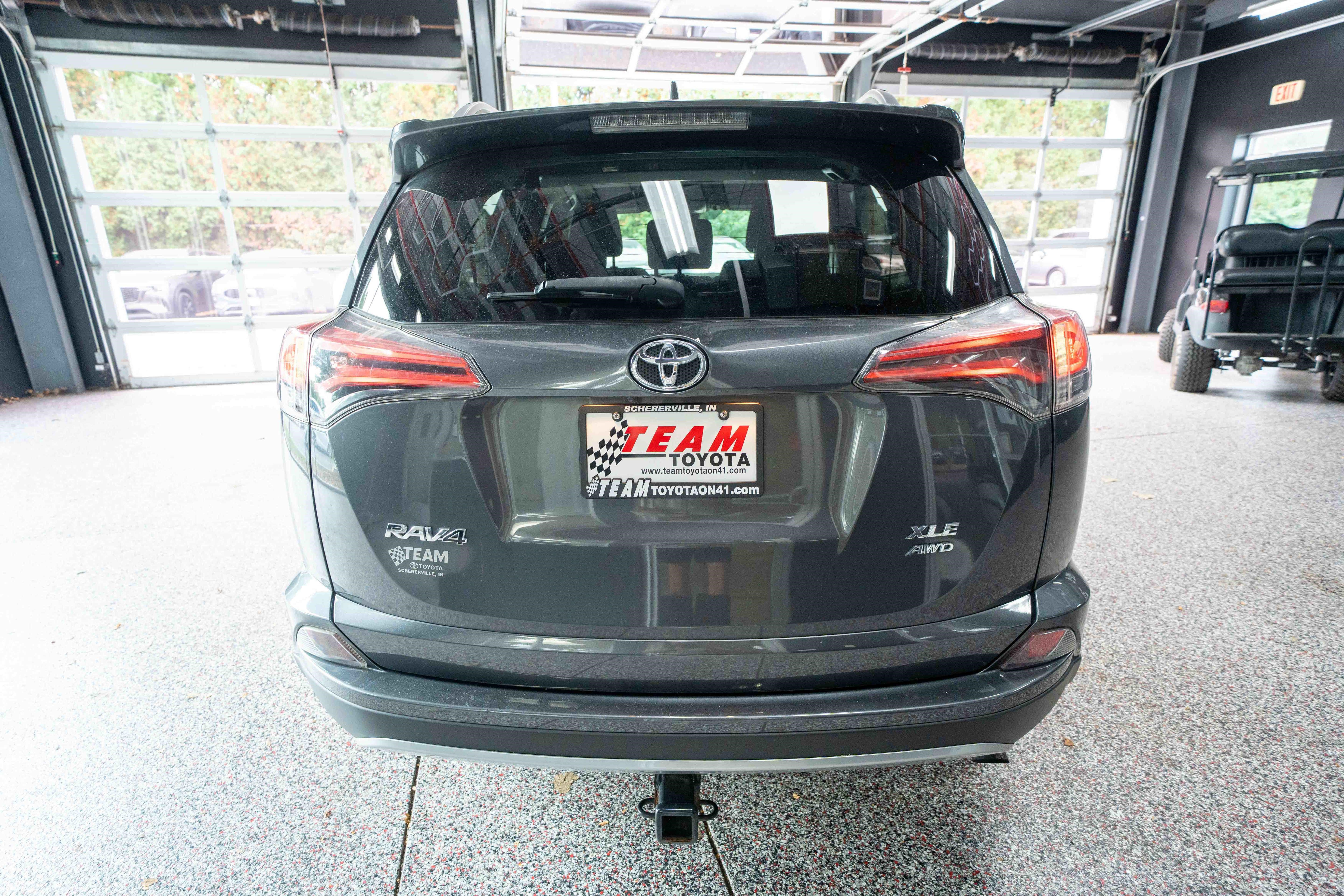 Used 2018 Toyota RAV4 XLE AWD/4WD image 3