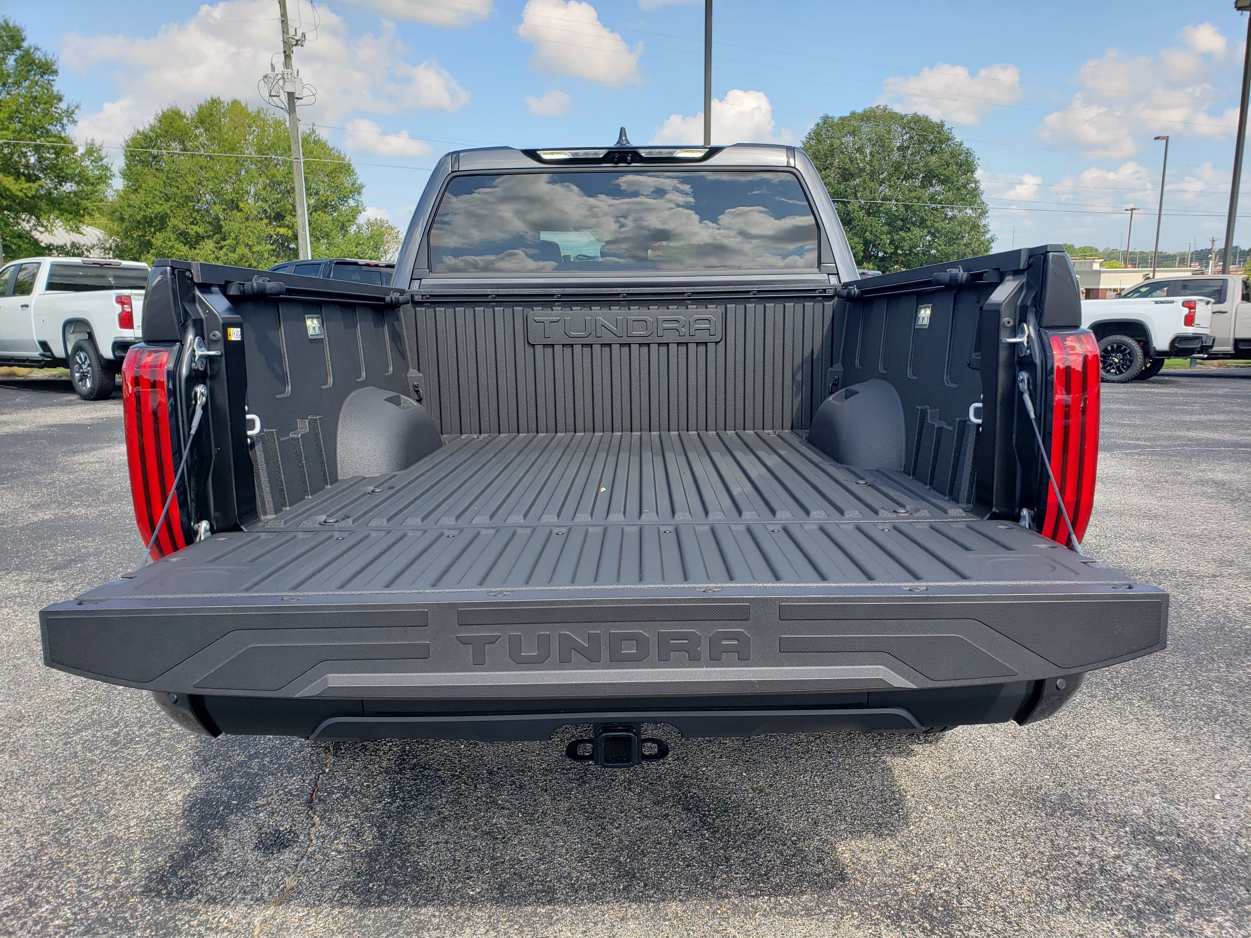 Used 2025 Toyota Tundra Limited w/ TRD Off-Road Package AWD/4WD image 9