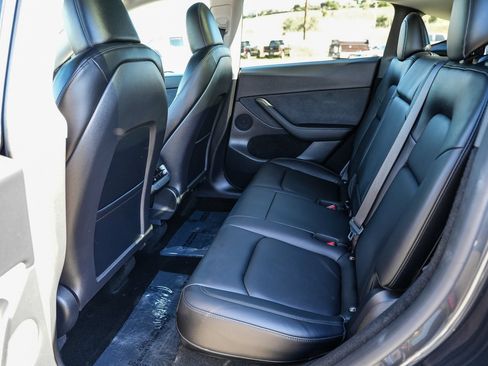 Used 2024 Tesla Model Y Long Range AWD/4WD image 17