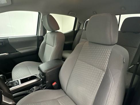 Used 2023 Toyota Tacoma SR5 w/ Technology Package image 9