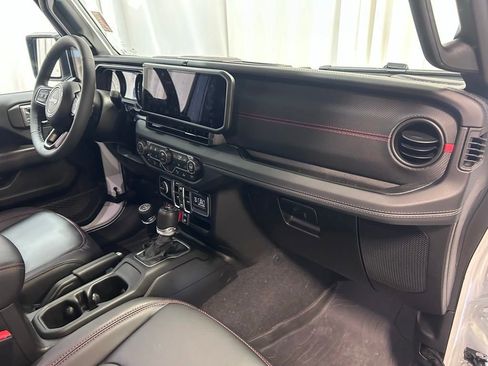 Used 2026 Jeep Wrangler Unlimited Rubicon AWD/4WD image 22