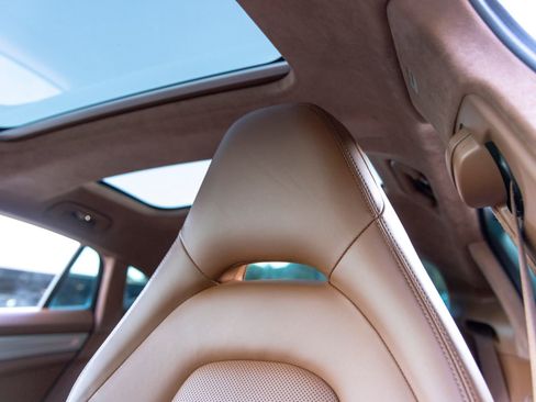 Used 2022 Porsche Panamera GTS image 30