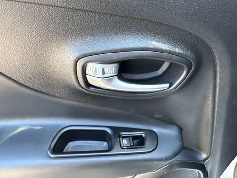 Used 2022 Jeep Renegade Trailhawk AWD/4WD image 35