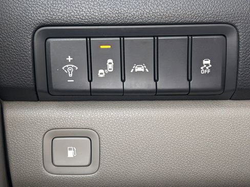 Certified 2018 Kia Sedona LX w/ LX Essentials Premium Package image 18