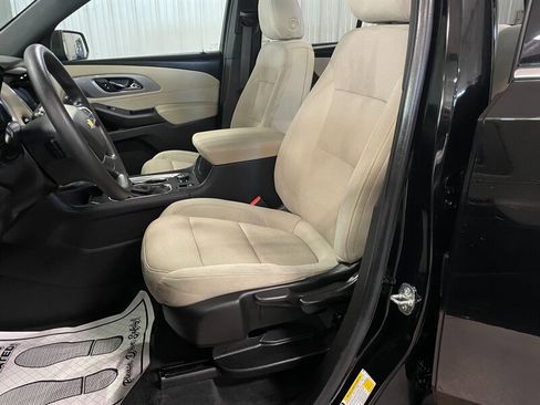 Used 2022 Chevrolet Traverse LS FWD image 18