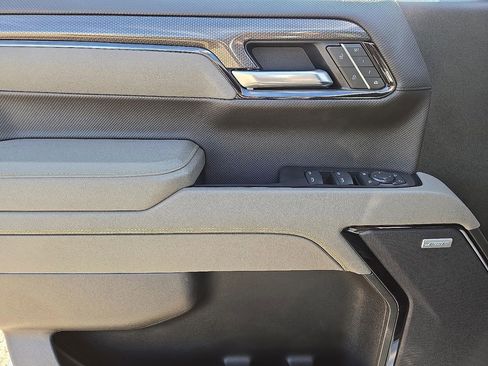 Used 2025 Chevrolet Silverado 1500 ZR2 w/ Technology Package image 20