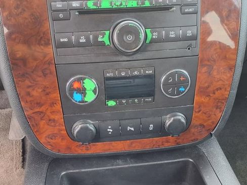 Used 2013 Chevrolet Suburban LT w/ Luxury Package RWD image 14