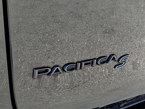 Used 2022 Chrysler Pacifica Touring-L w/ S Appearance Package FWD image 30
