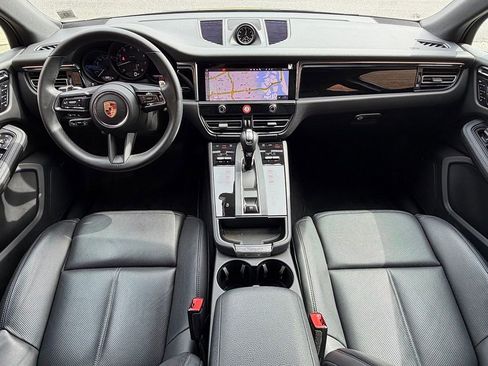 Certified 2025 Porsche Macan image 13