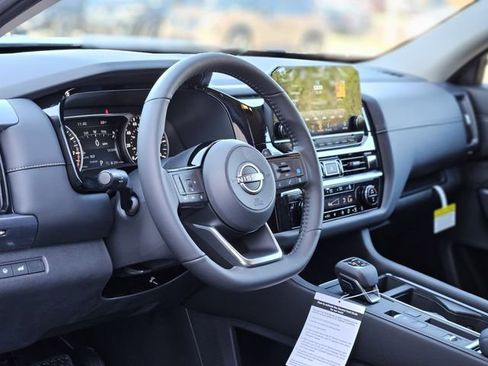 New 2025 Nissan Pathfinder SL image 11