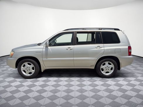 Used 2004 Toyota Highlander Limited w/ Towing Prep Pkg FWD image 2